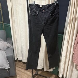 Pilcro Black Cropped Ankle Jeans with Slight Flare